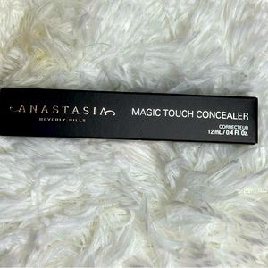 Anastasia, Beverly Hill